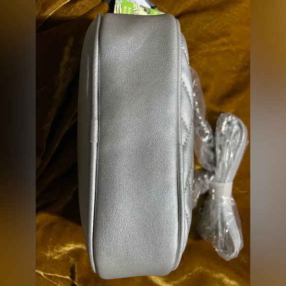Badgley Mischka Silver Quilted Crossbody Camera Bag NWT - Picture 6 of 8